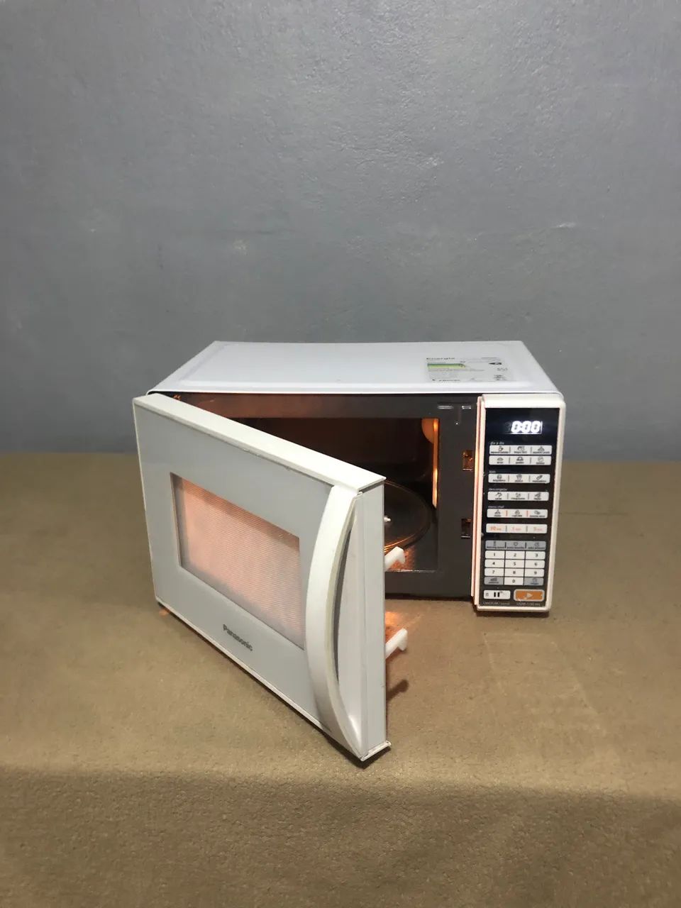 Microondas Panasonic bem conservado 