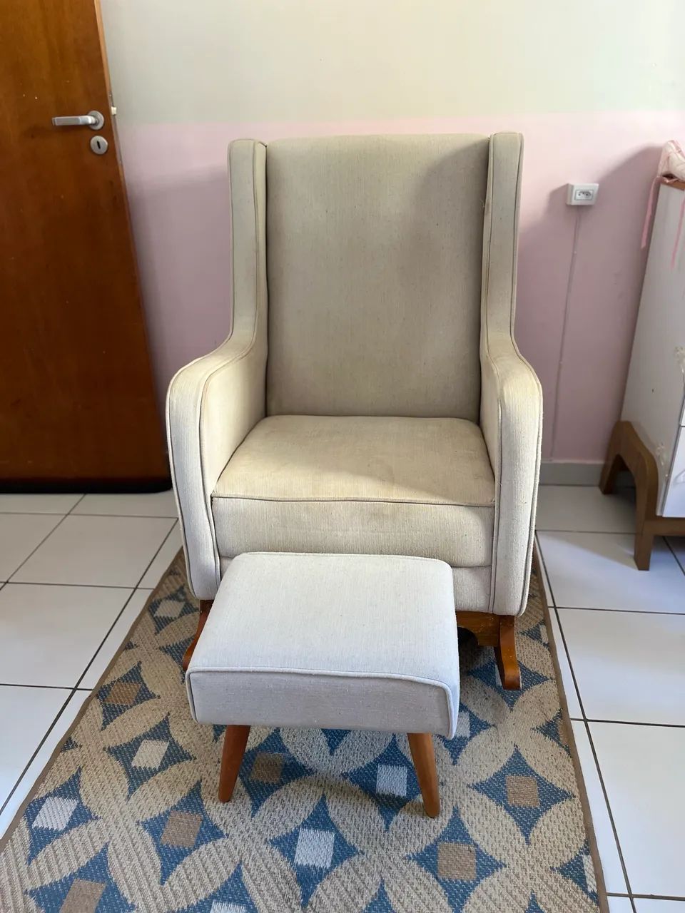 Vende-se Cadeira da mamãe com apoio para os pés. - Foto 2