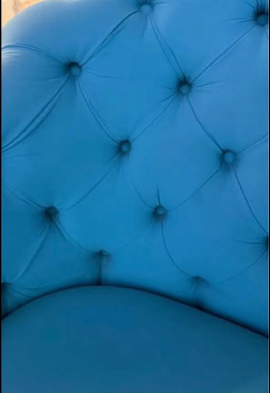 POLTRONA CAPITONÊ - ELEGÂNCIA E MUITO CONFORTO - Foto 2