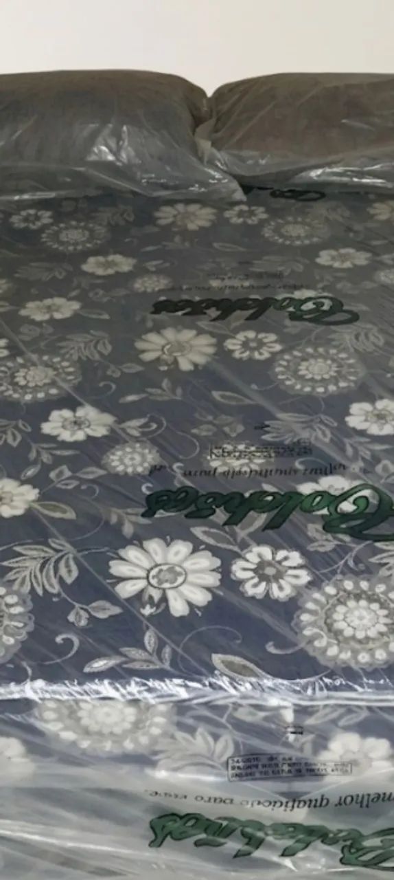 Cama Box casal com 2 travesseiros de brinde 