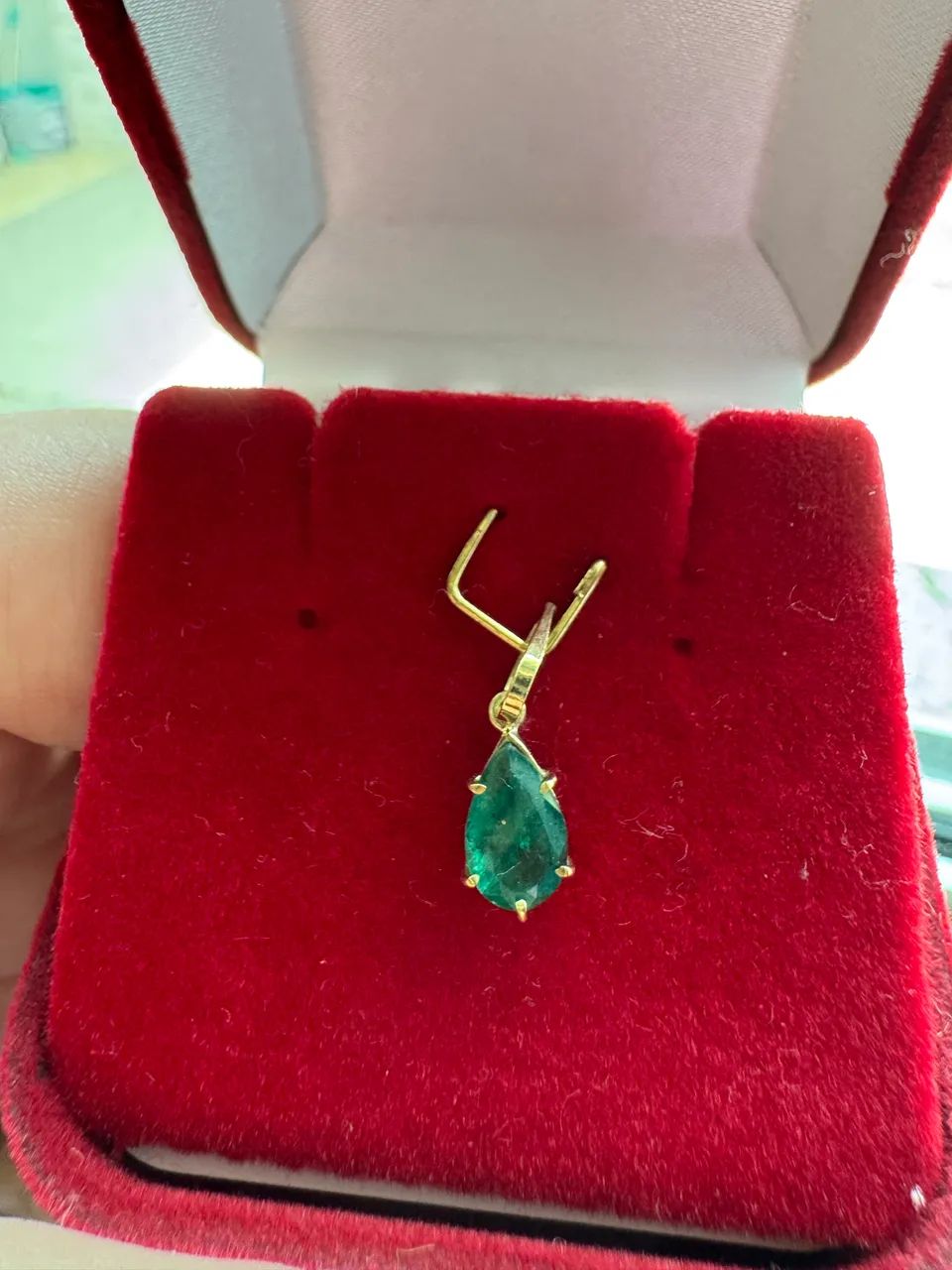 Lindo pingente no ouro 18k com esmeralda 