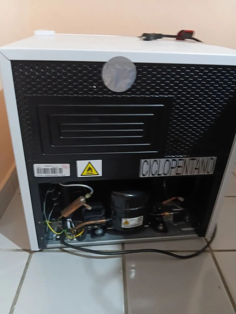 Frigobar Midea Pouco Usado - Foto 3
