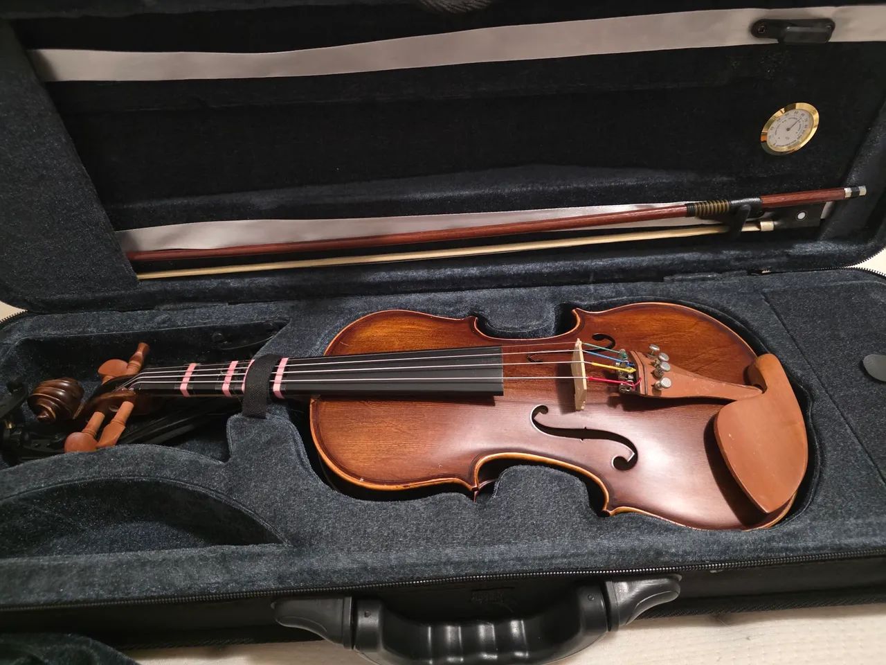 Violino 1/2 completo - com estojo, arco e acessórios - Foto 2