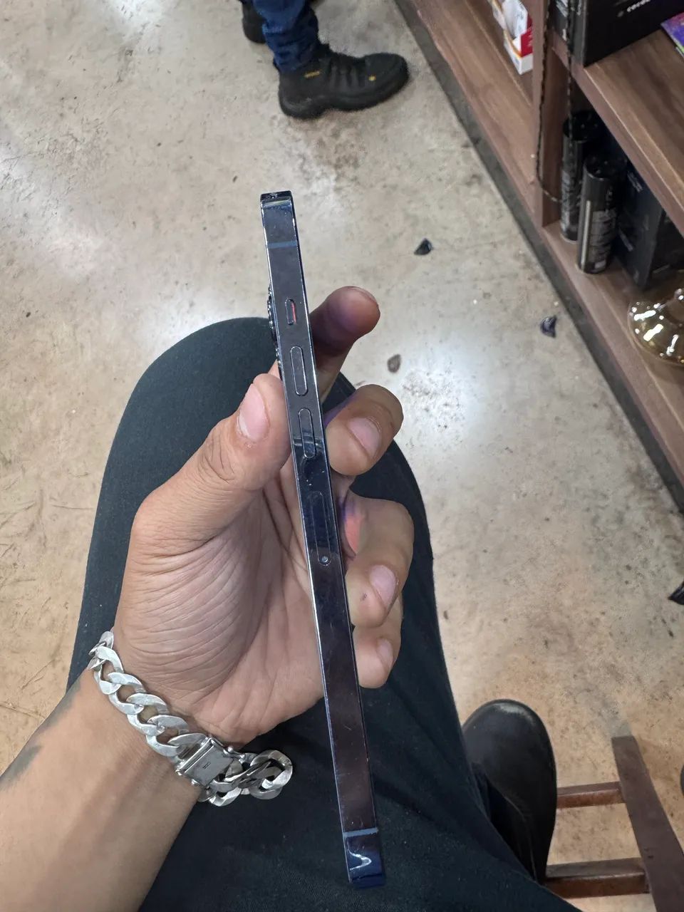 iPhone 13 Pro Max com defeito