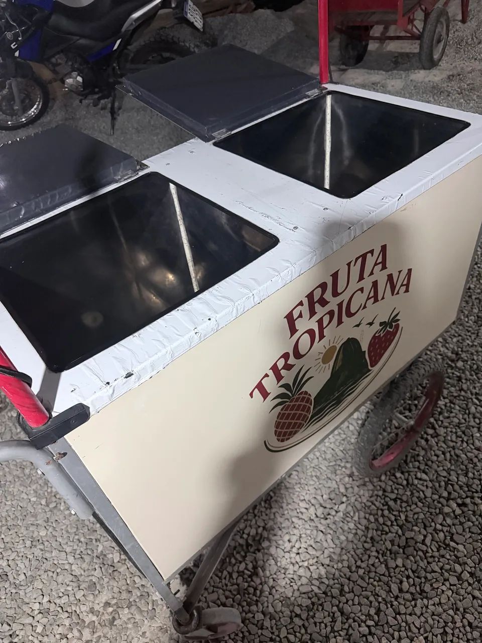 Carrinho de salada de frutas 