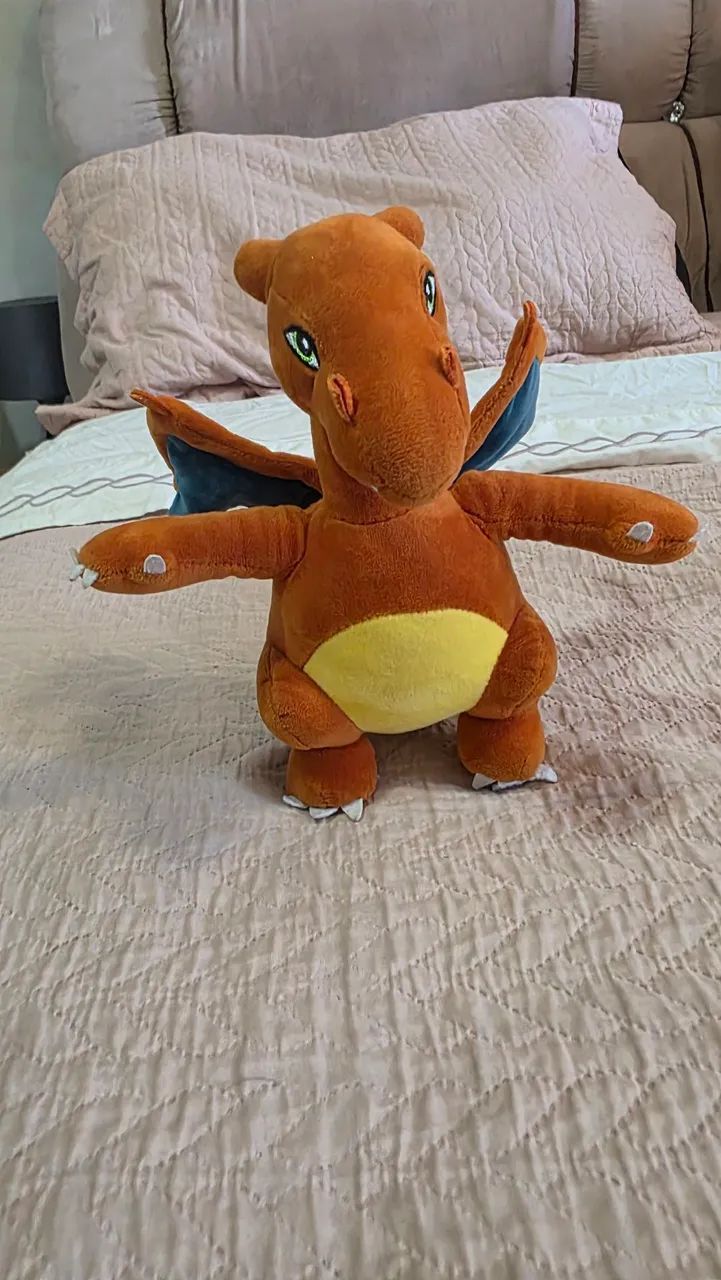 Pelucia Charizard Pokémon 22cm - Foto 4