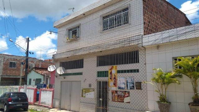 Vende-se um Prédio com 3 Casas