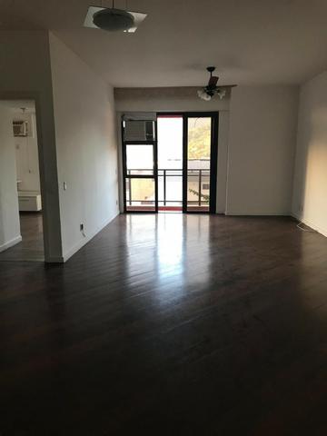 Apto. 4 qts/1 ste, Barra da Tijuca, ABM-Barra D'Oro, varanda, 137 m², 2 vgs - Foto 3