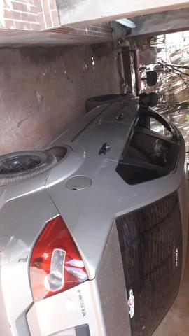 Carro Fiesta sedan