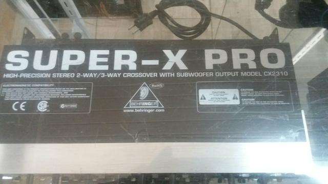 Equalizador crossover behringer