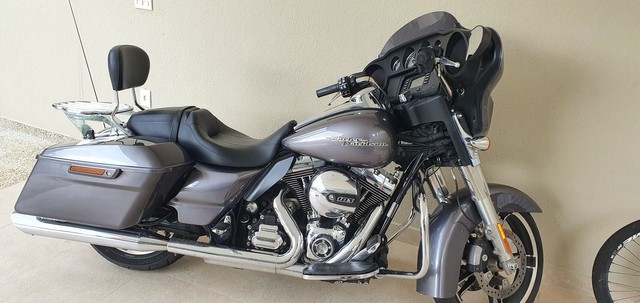 HARLEY DAVIDSON STREET GLIDE 2014