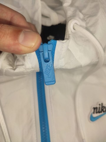 Jaqueta Nike Windrunner Branca e Azul - Foto 5