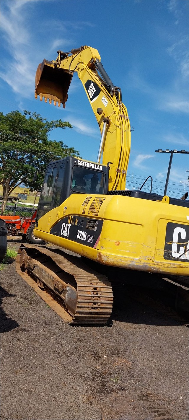 Escavadeira CATERPILLAR 320 D 