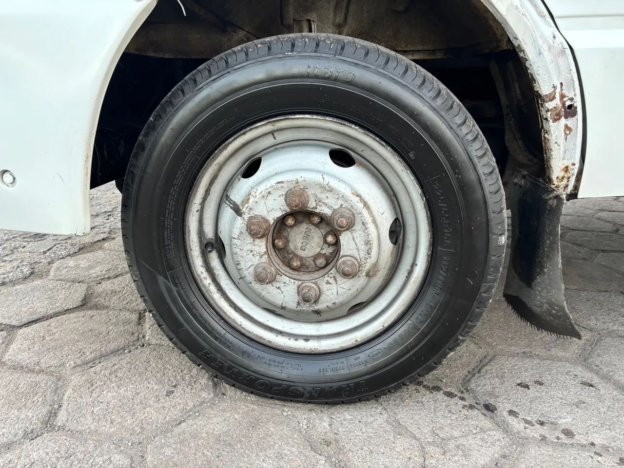 Iveco Daily 3513 ano 2005/2006 no bau rodagem simples categoria B - Foto 11
