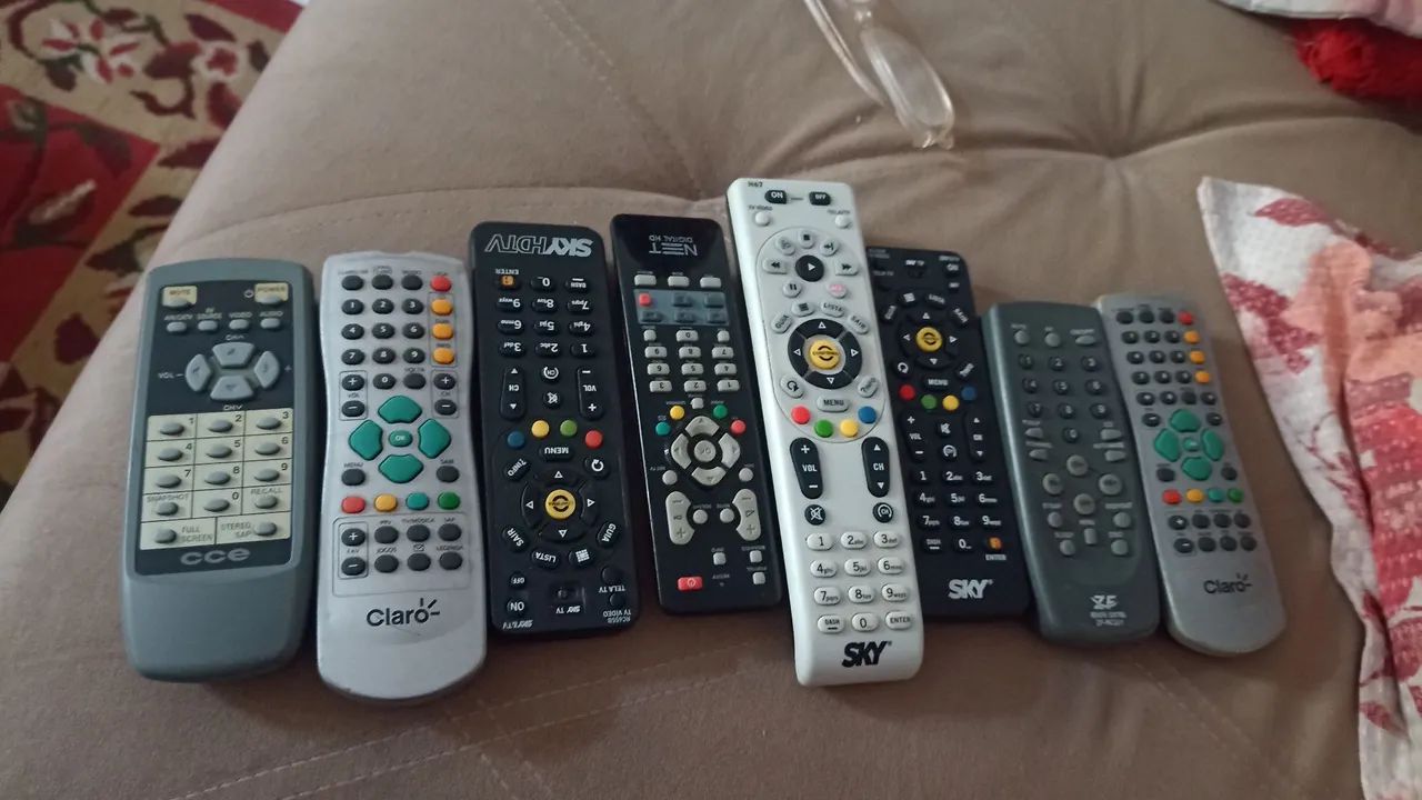  controles remotos ver aí qual que vc precisa tenho esses disponível.
