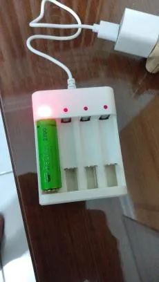 Carregador de baterias e pilhas 1,2v e 1,5v AA e AAA pela Porta Usb-15Reais