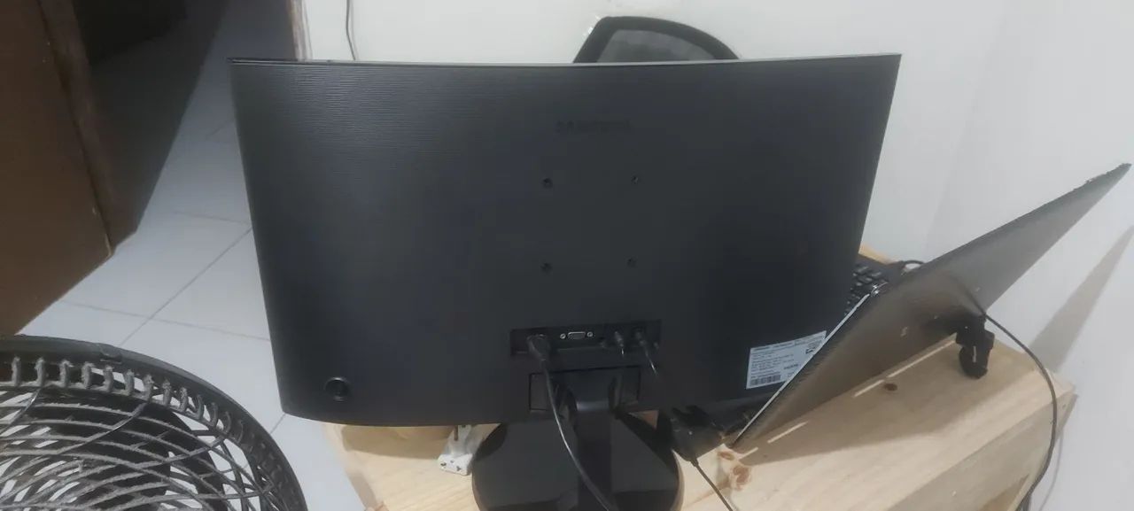 Monitor curvo Samsung Está com display avariado
