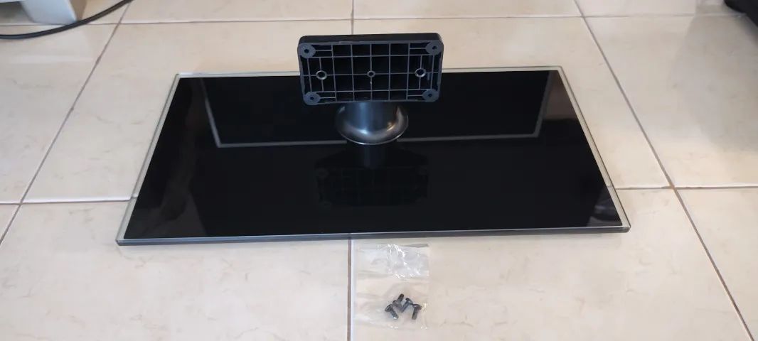 Base Tv Semp Toshiba com parafusos