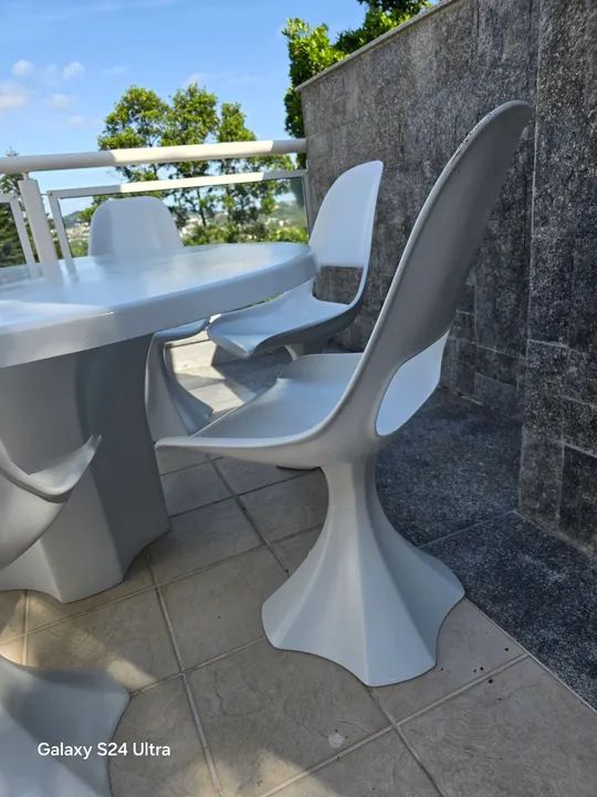 Conjunto mesa e cadeiras de fibra de vidro  - Foto 4