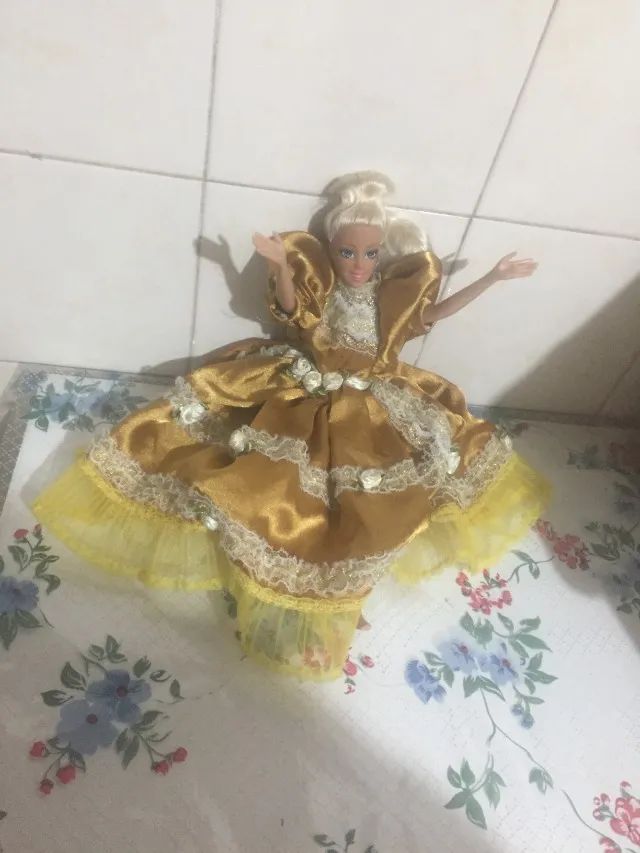 Boneca estilo Barbie  em ótimo estado !!! - Foto 3