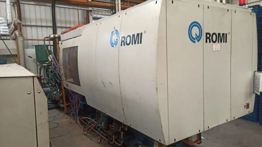 máquina injetora de plásticos