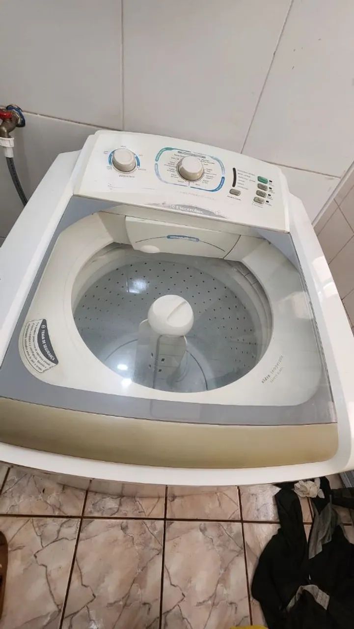 Máquina de lavar roupas Electrolux funcionando perfeitamente 
