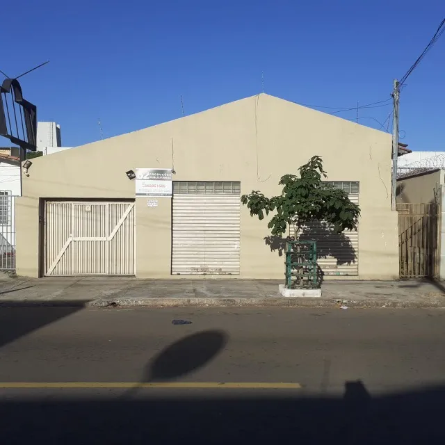 Salas comerciais 30m2 e 15m2- próximo ao Hipermoreira Bueno - Leia toda o anúncio