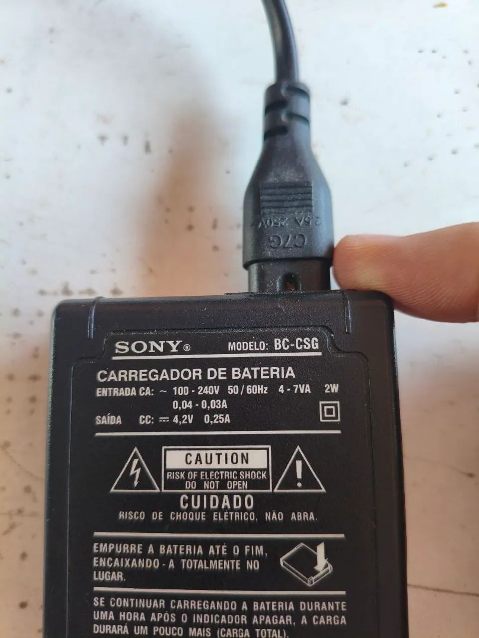 Carragador de bateria SONY BC-CSG - Foto 2
