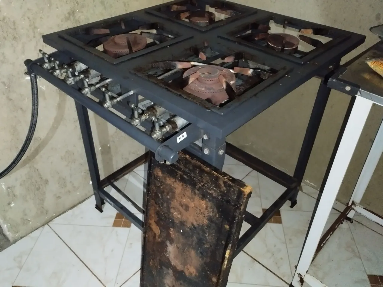 Fogão Industrial com 4 Bocas e chapa- Ideal para Cozinha Profissional