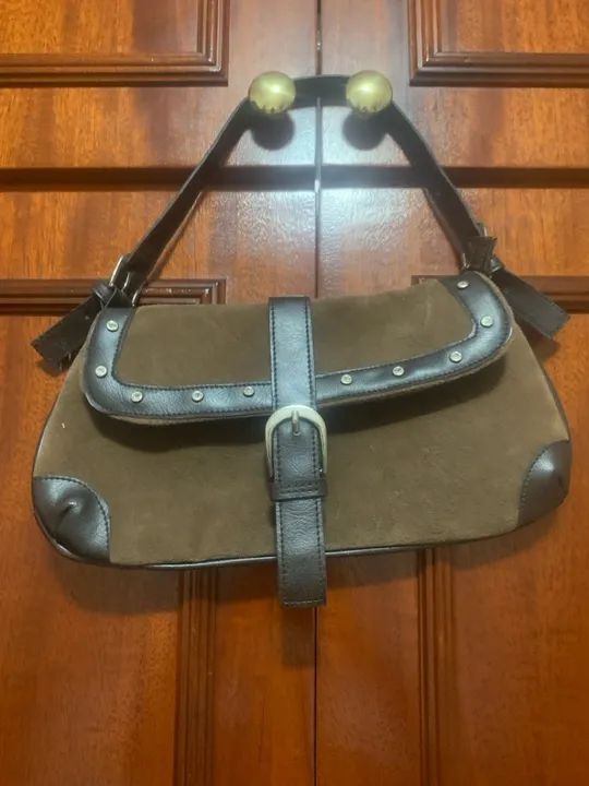 Bolsa de Ombro Marrom em camurça com detalhes em couro