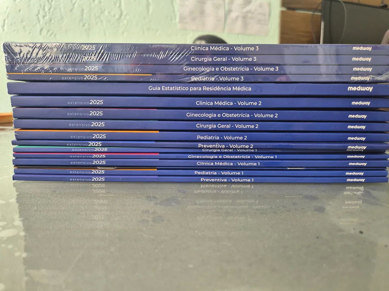 Apostilas Medway 2025 (nunca usadas) + Medcards (completos) + Cordão + Caderno - Foto 2