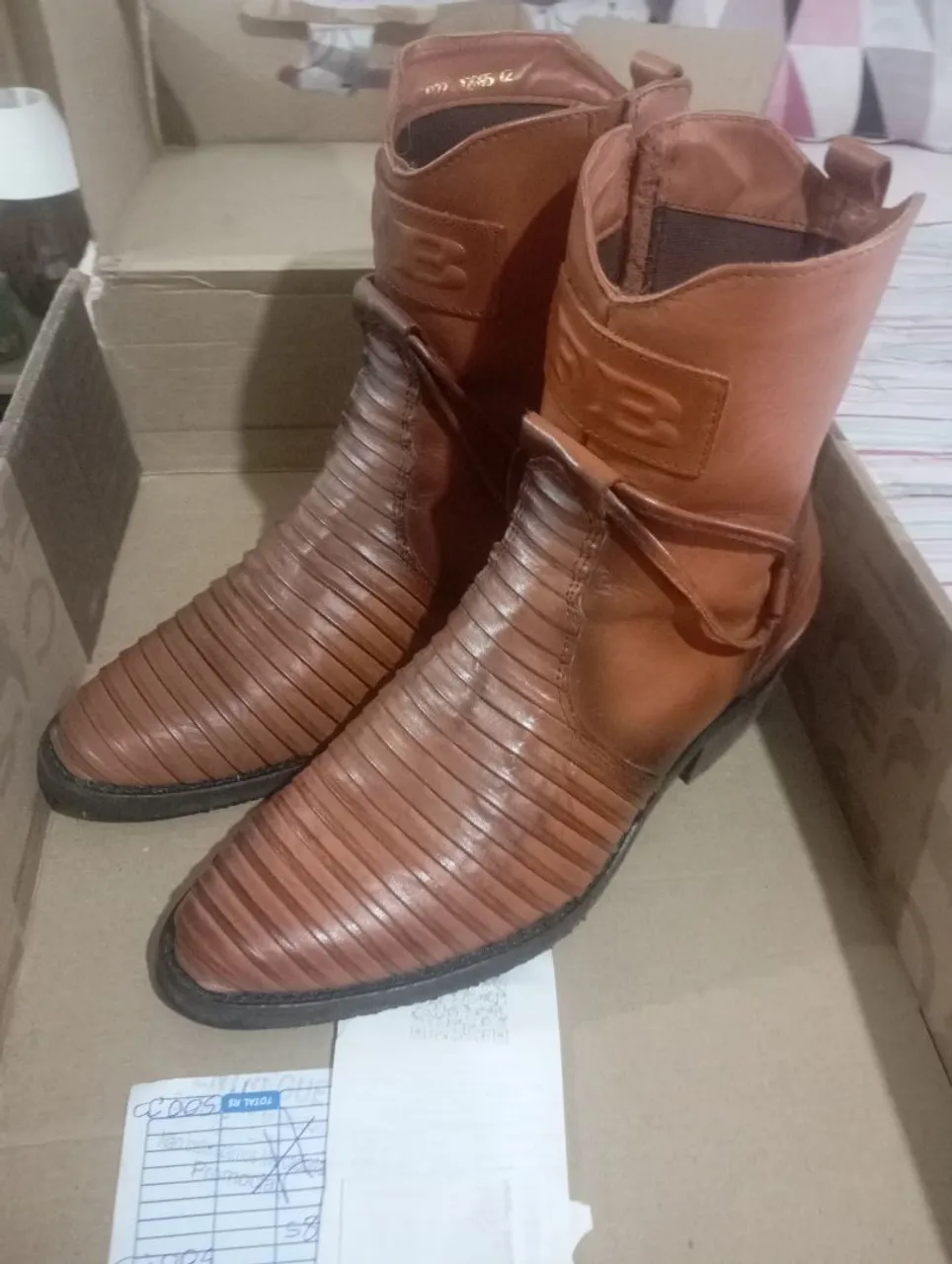 Botas de couro marrom