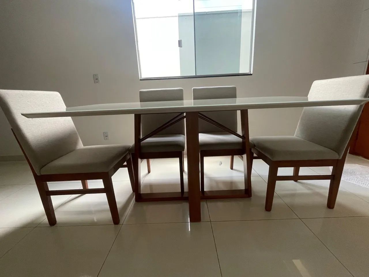 Mesa de Jantar Moderna com 6 Cadeiras de madeira  - Foto 3