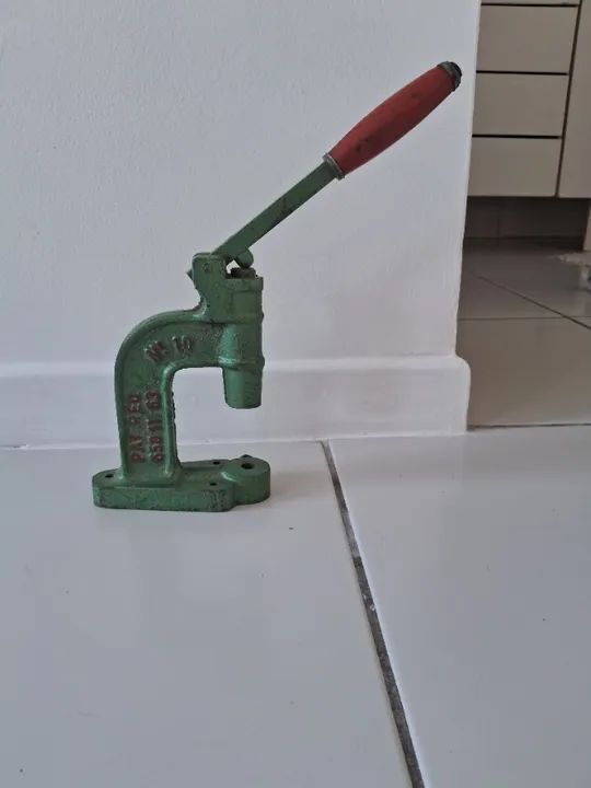 Máquina de forrar botão Kelly n°10