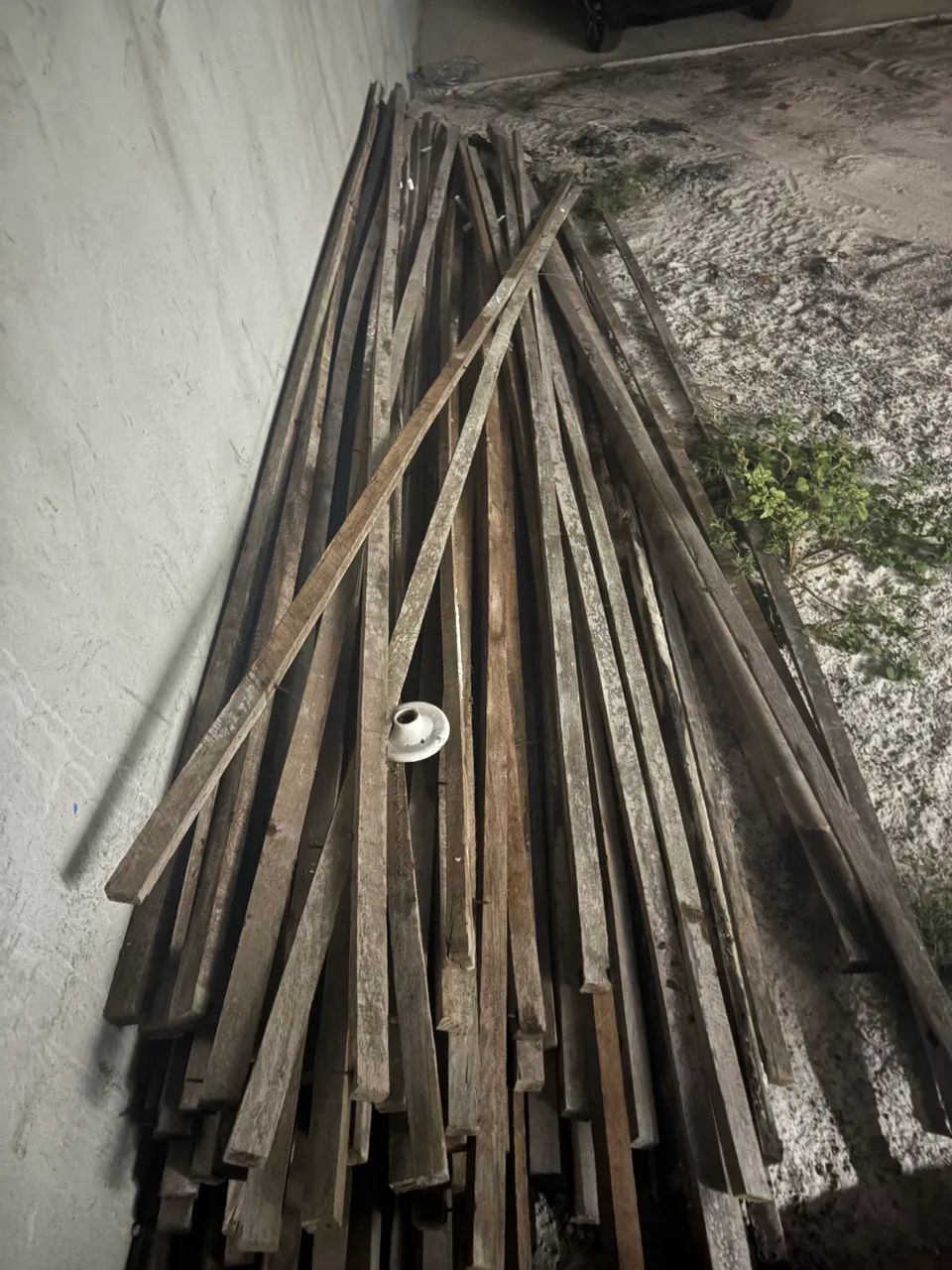 100 semi-new timber beams