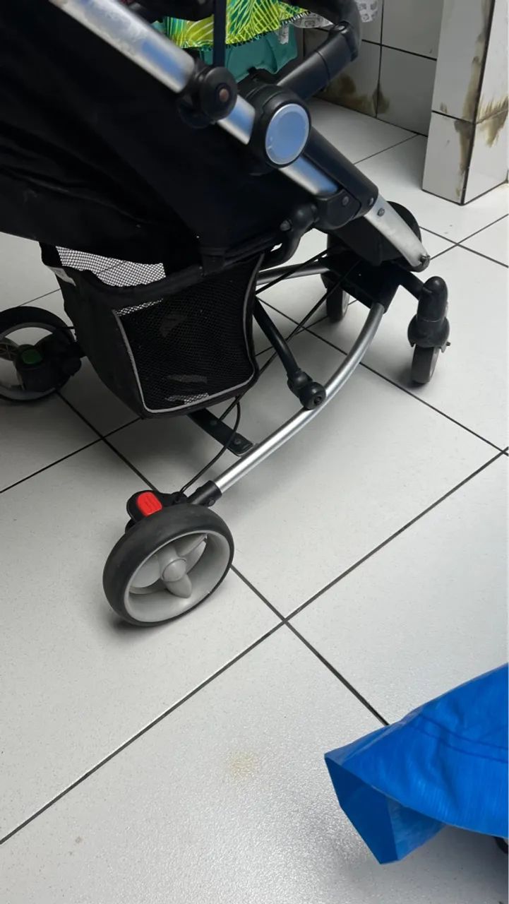 Carrinho de Bebê Dobrável - Leve e Prático - Foto 6