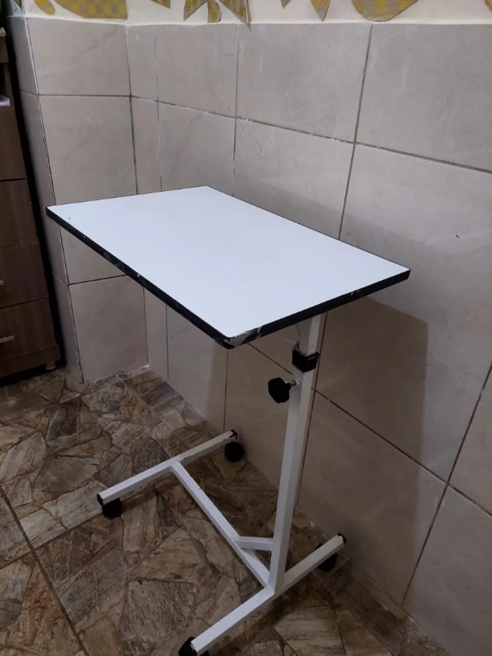 Mesa auxiliar de refeição para acamados