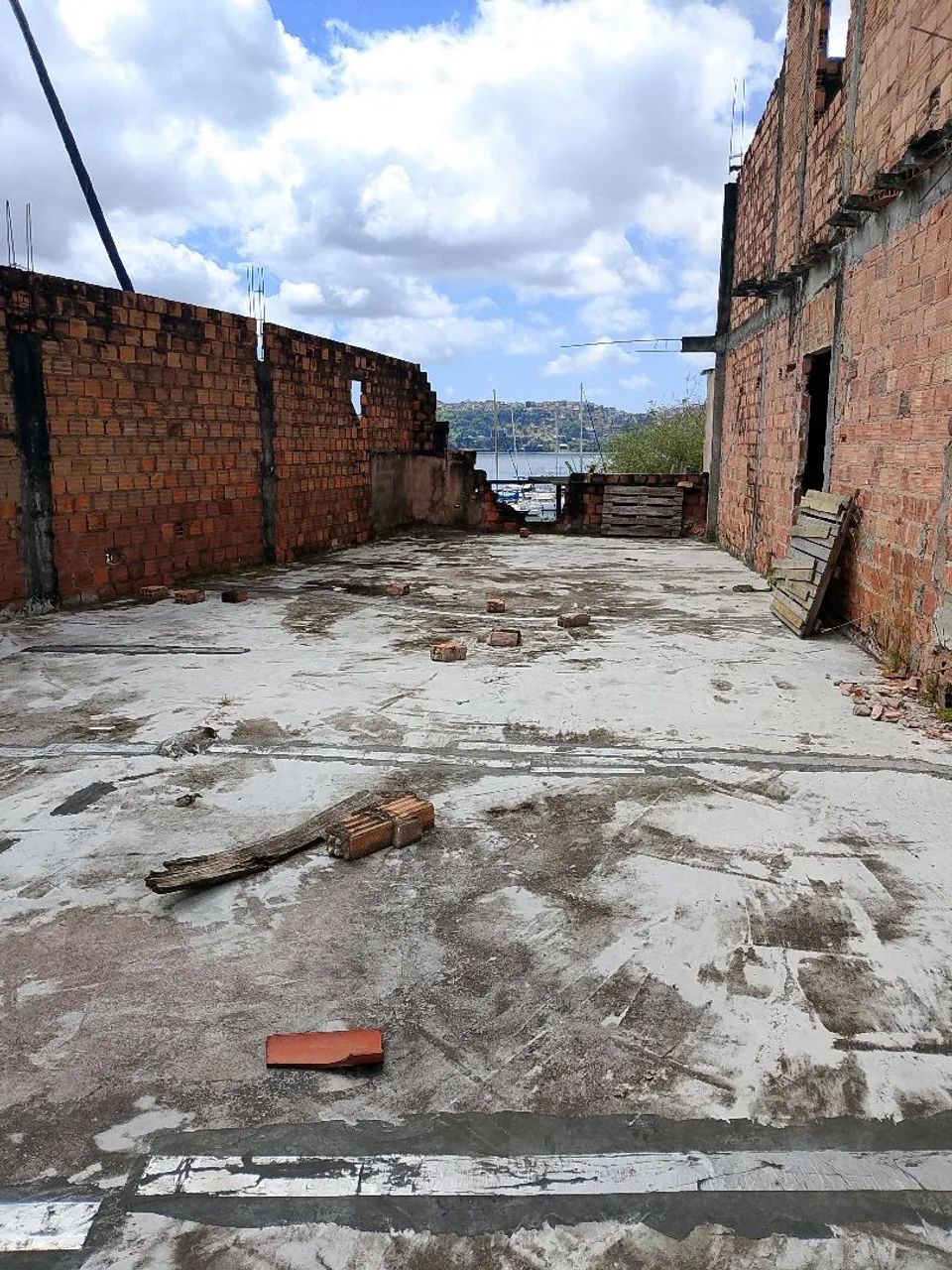 Laje de fundo para o mar na Ribeira 