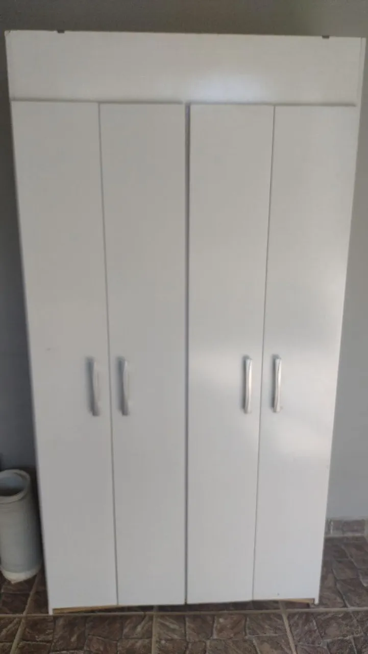 Guarda-Roupa Branco 4 Portas
