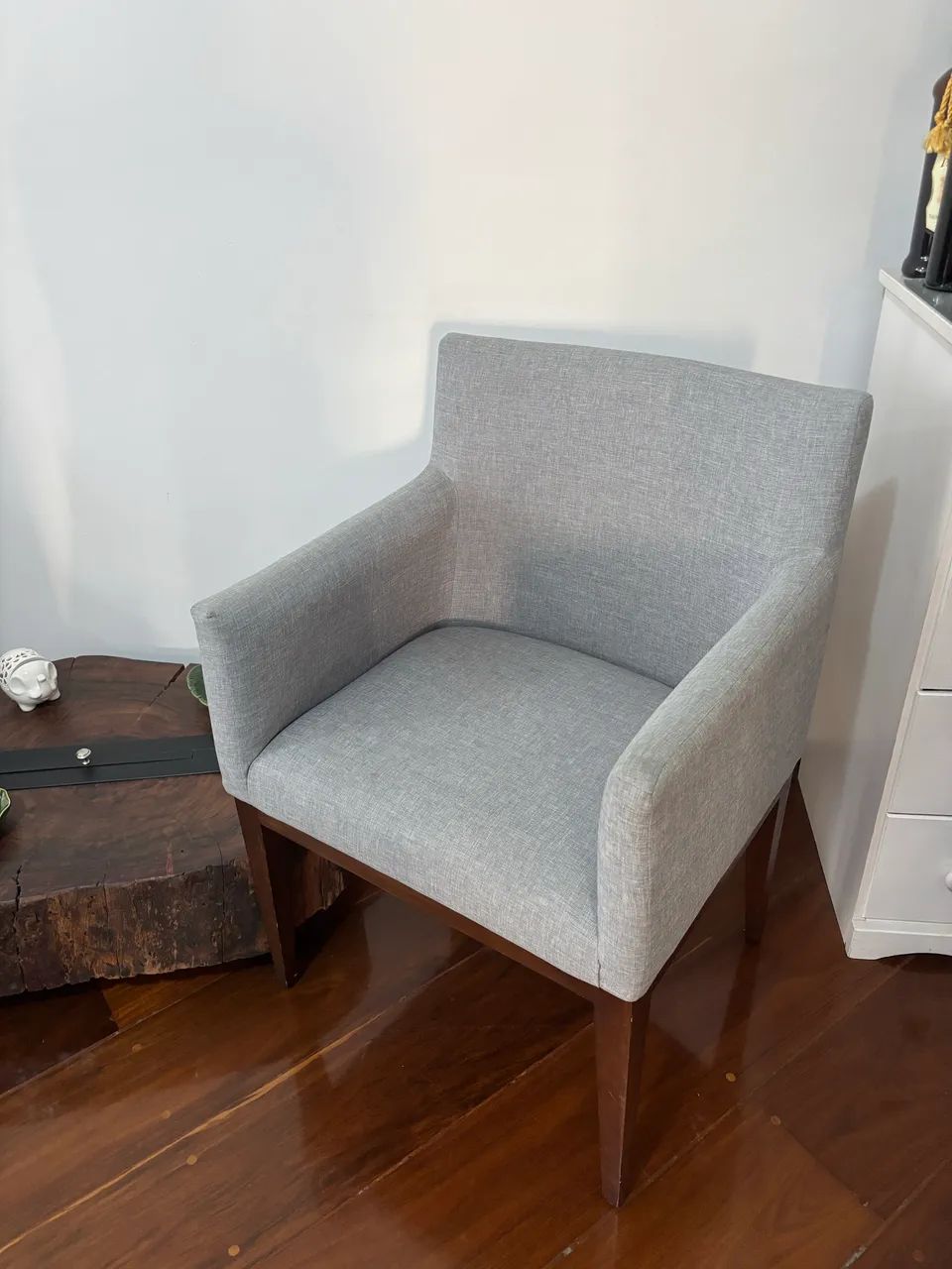 2 poltronas com pés de madeira  - Foto 3