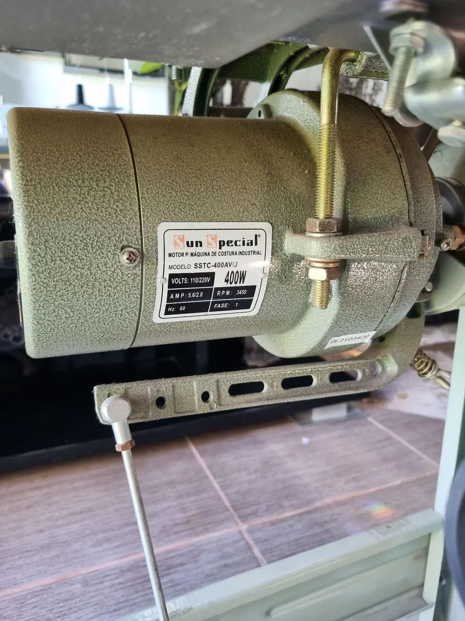 Máquina Reta industrial ponto cadeia Sun Special SS-8100G completa, ótimo estado - Foto 5