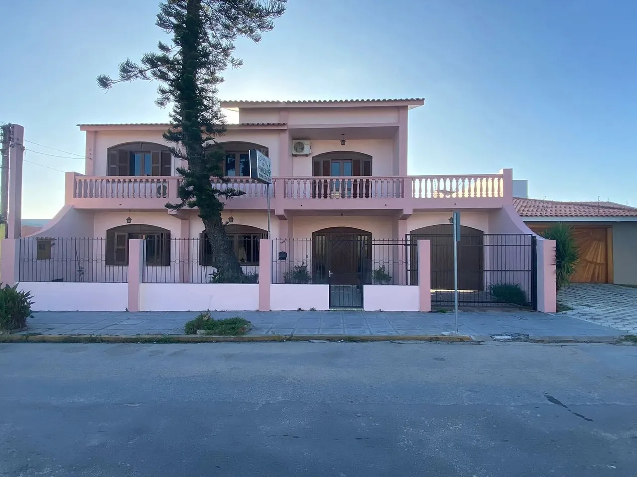 Casa ampla em excelente localização