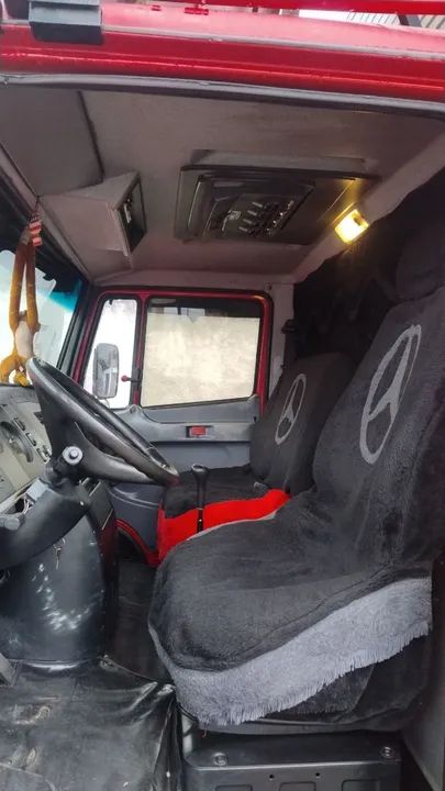 Caminhão Mercedes-Benz 710 Baú 5,50 comp., 2,65 altura, 2,28 largura - Foto 10