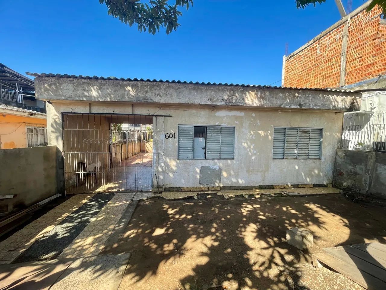 Casa em ótimo ponto comercial 