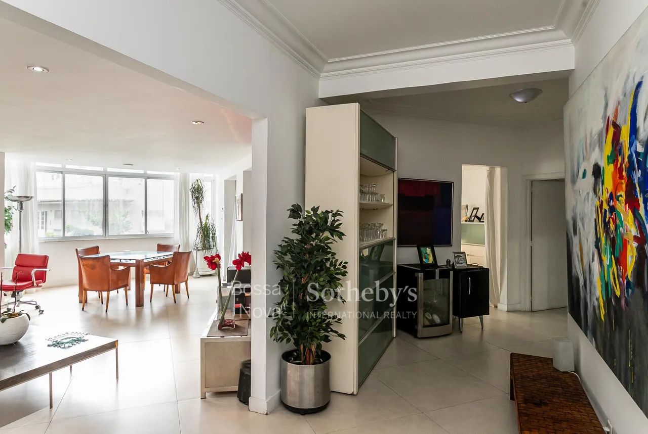 Apartamento espaçoso em prédio clássico no Arpoador - Foto 2