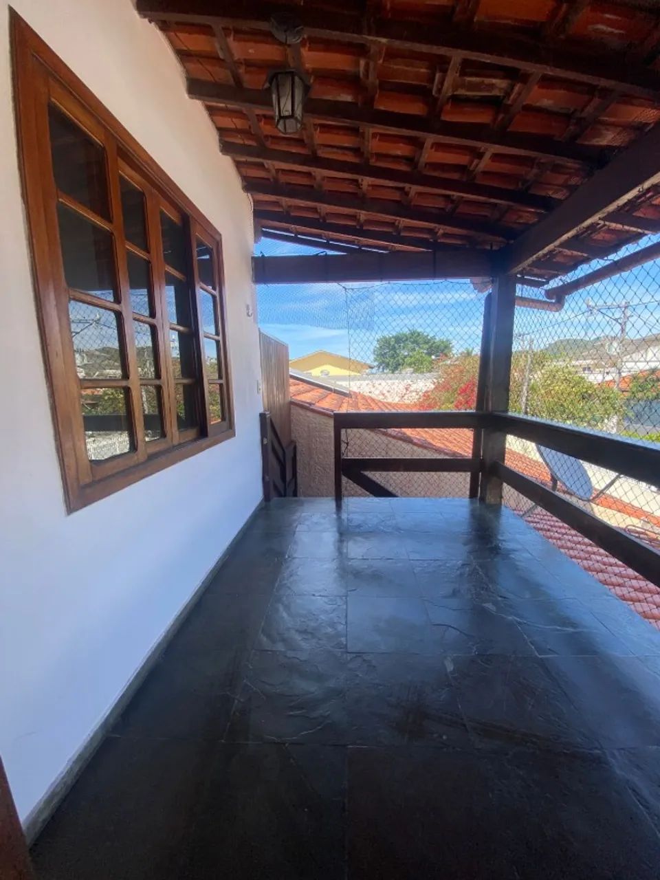 Aluguel Piratininga casa tipo SOBRADO ( o 2º pavimento) Niterói 3 quartos garagem quintal 