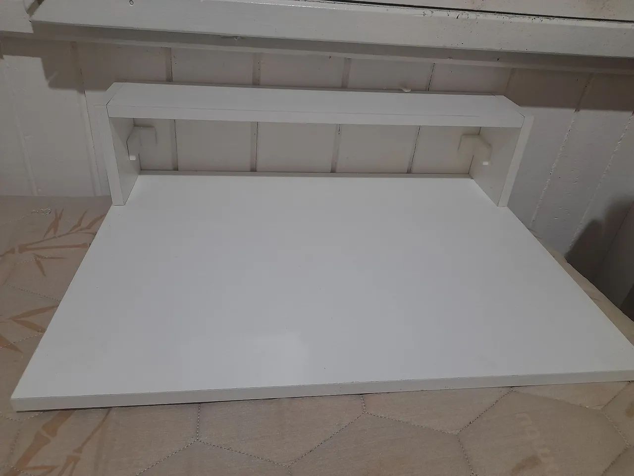 Mesa de escritório suspensa