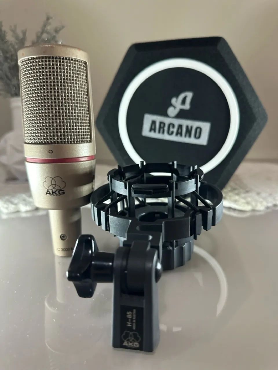 Microfone AKG C 2000 B + Shockmount