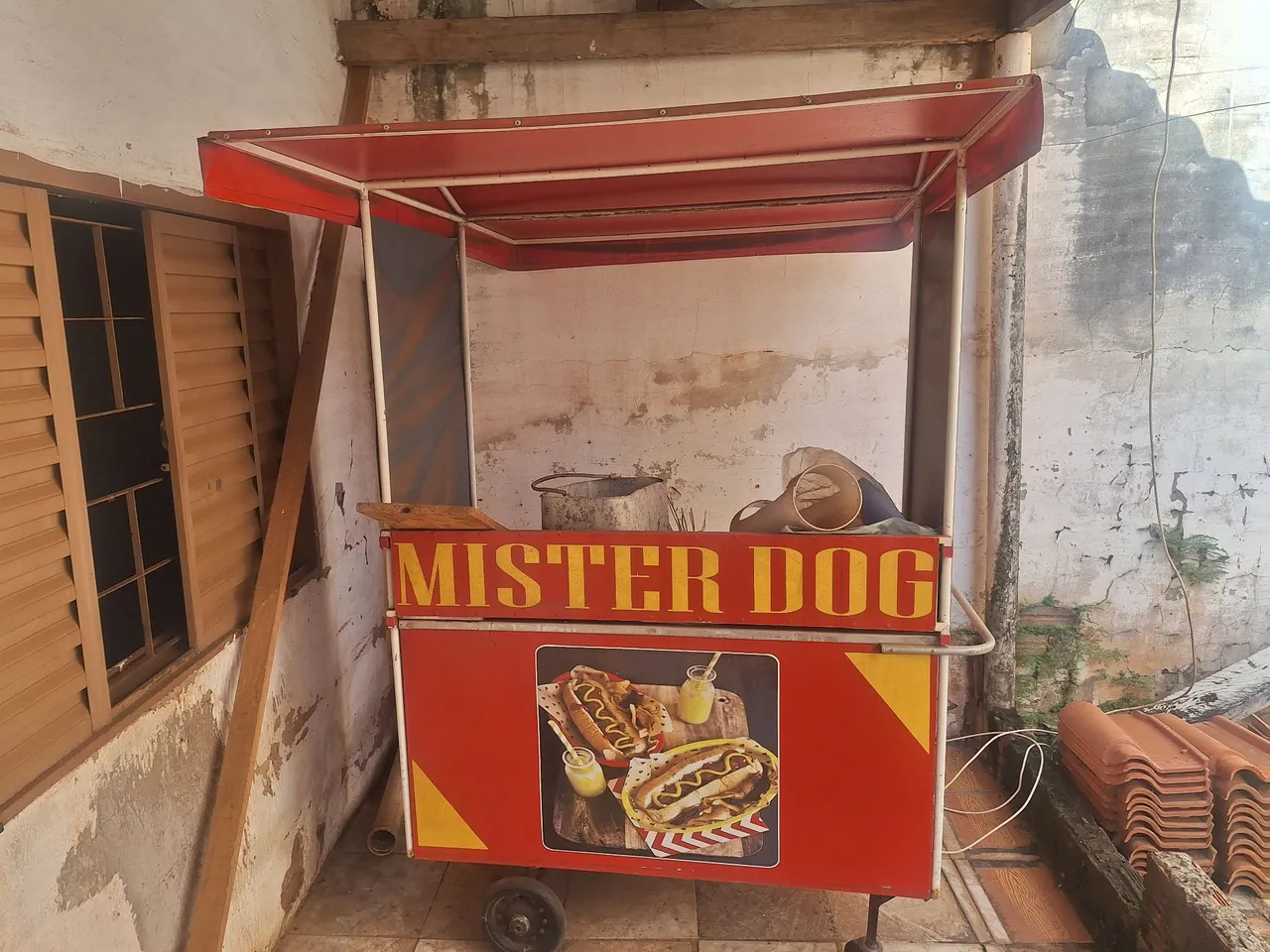 Carrinho de Cachorro Quente 'Mister Dog' ....preço 700 reais