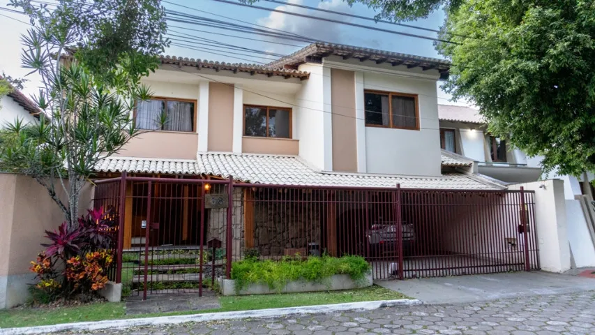 CASA À VENDA NA MATA DA PRAIA. Oportunidade Única!